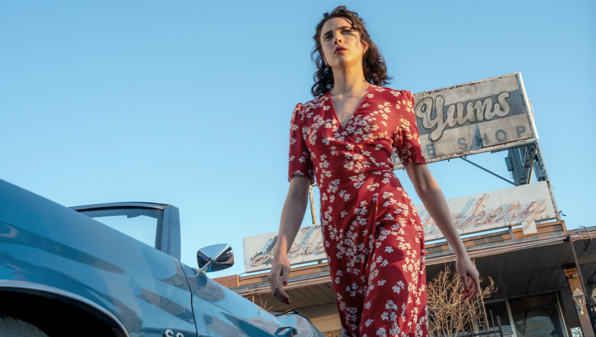 Honey Don’t! Review: Margaret Qualley Aces Noir Detective Throwback