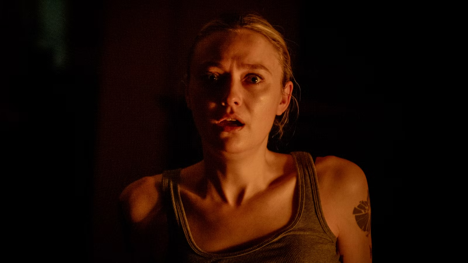 Vicious Review: Dakota Fanning Discovers Horror in Holiday Box