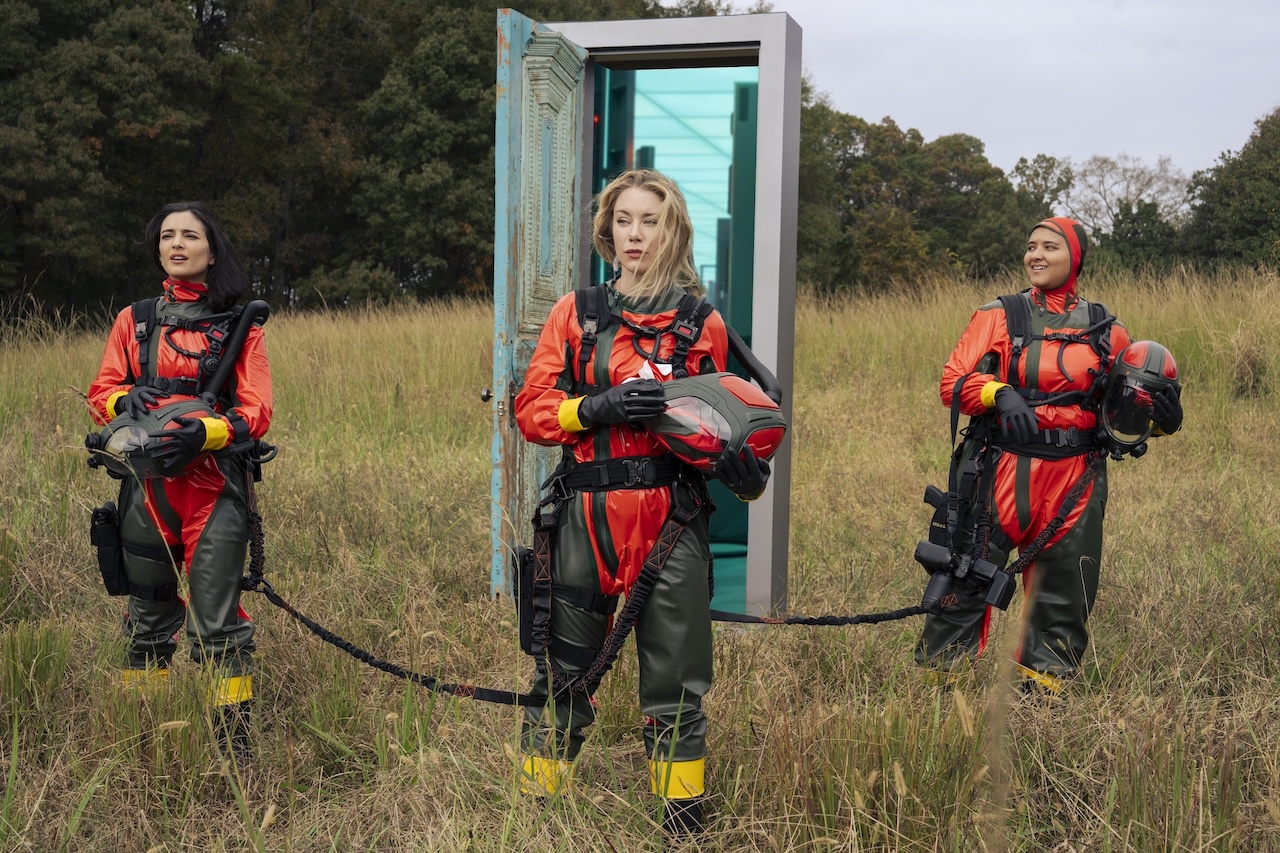 Peacemaker Production Designer Talks Earth-X Easter Eggs, Gotham City, and More