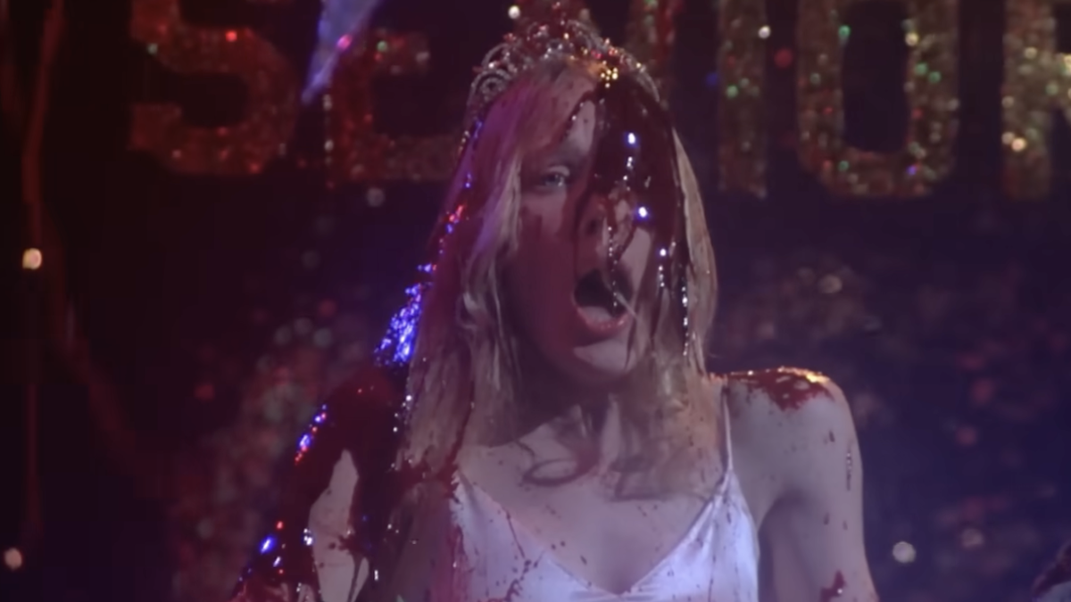 Mike Flanagan Will Bring Carrie into the 2020s By Updating the Bullying