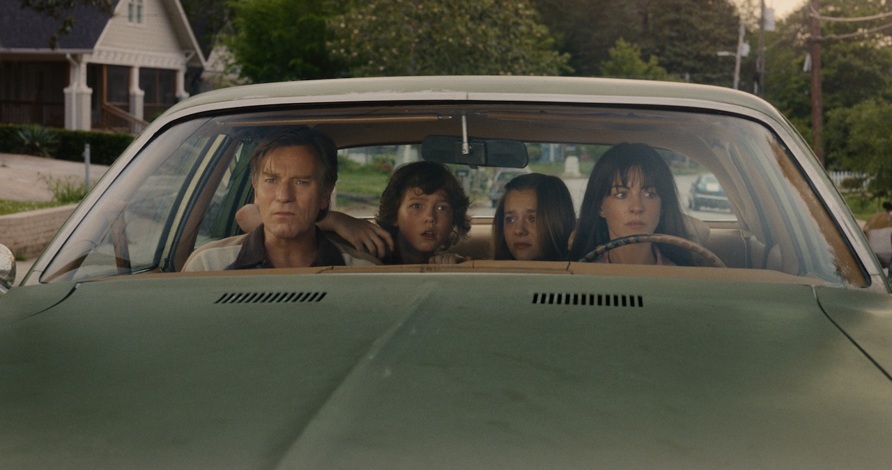 Anne Hathaway and Ewan McGregor Fight Dinosaurs in a Movie That ISN’T Jurassic Park