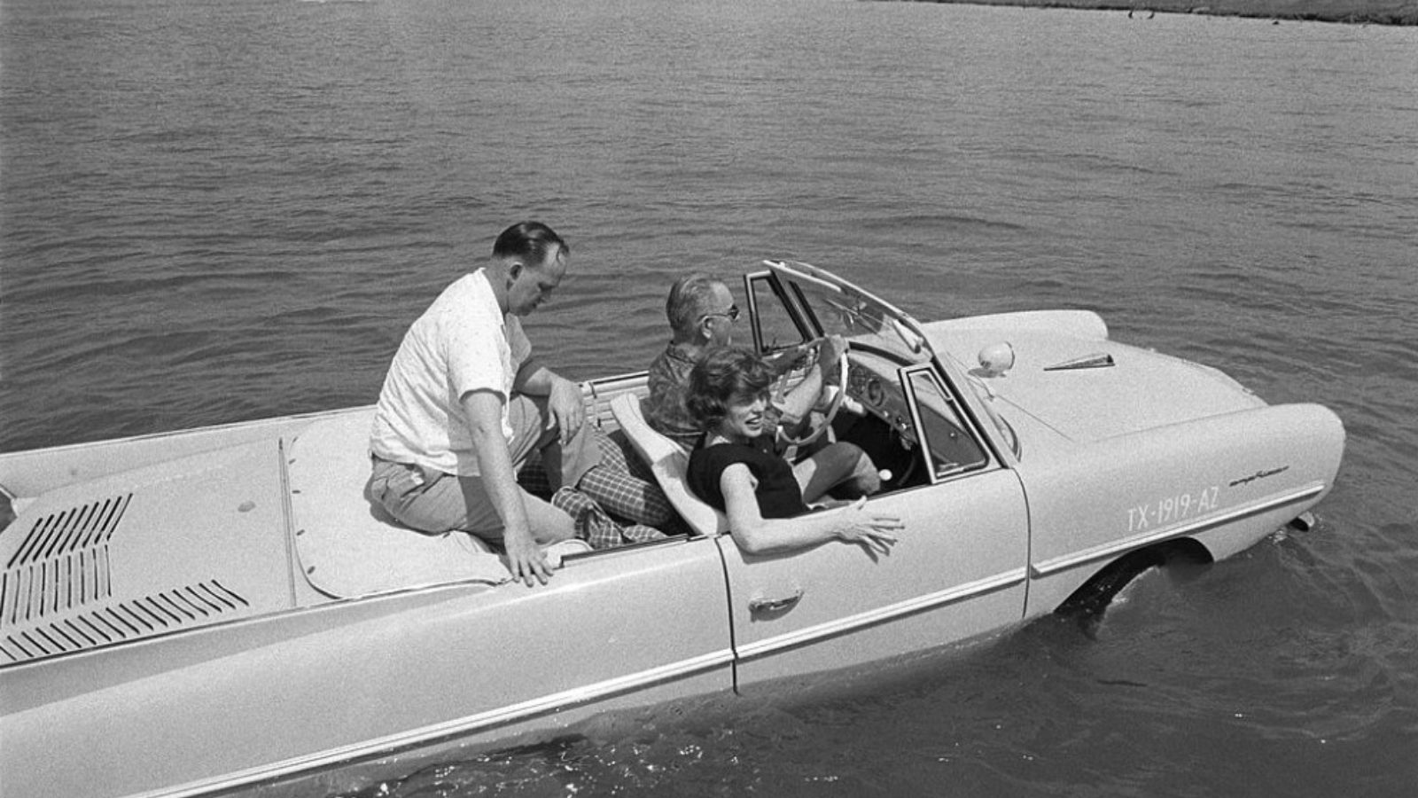 14 Photos Giving Us a New Perspective on History